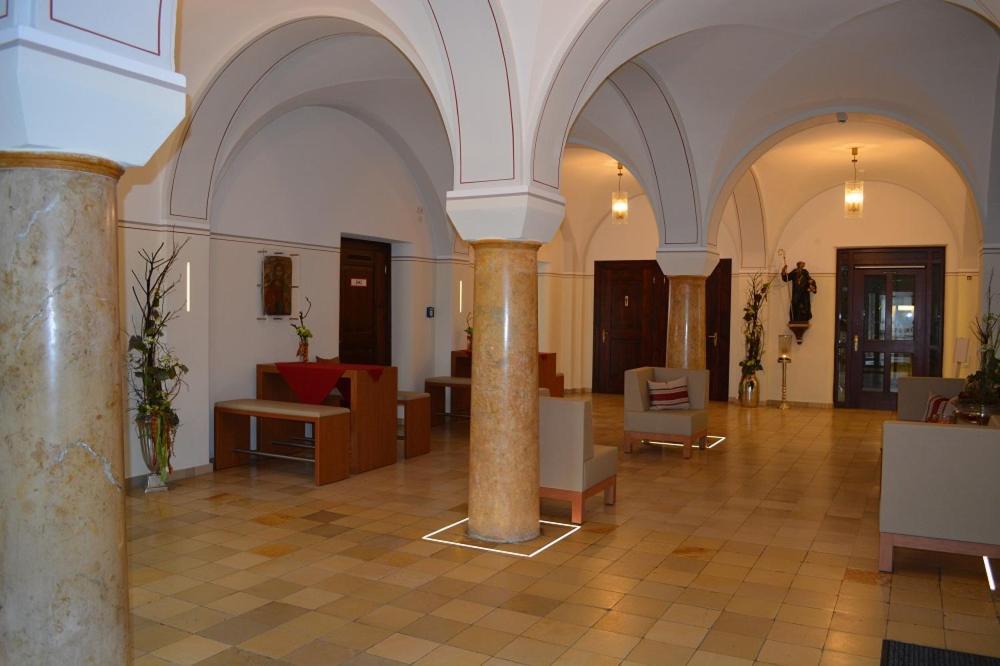 Gaestehaus Schweiklberg Vilshofen an der Donau Exterior foto